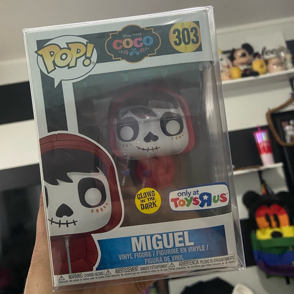 Funko POP! Coco-Miguel (Glow in the dark) #303 Toys R Us Exclusive